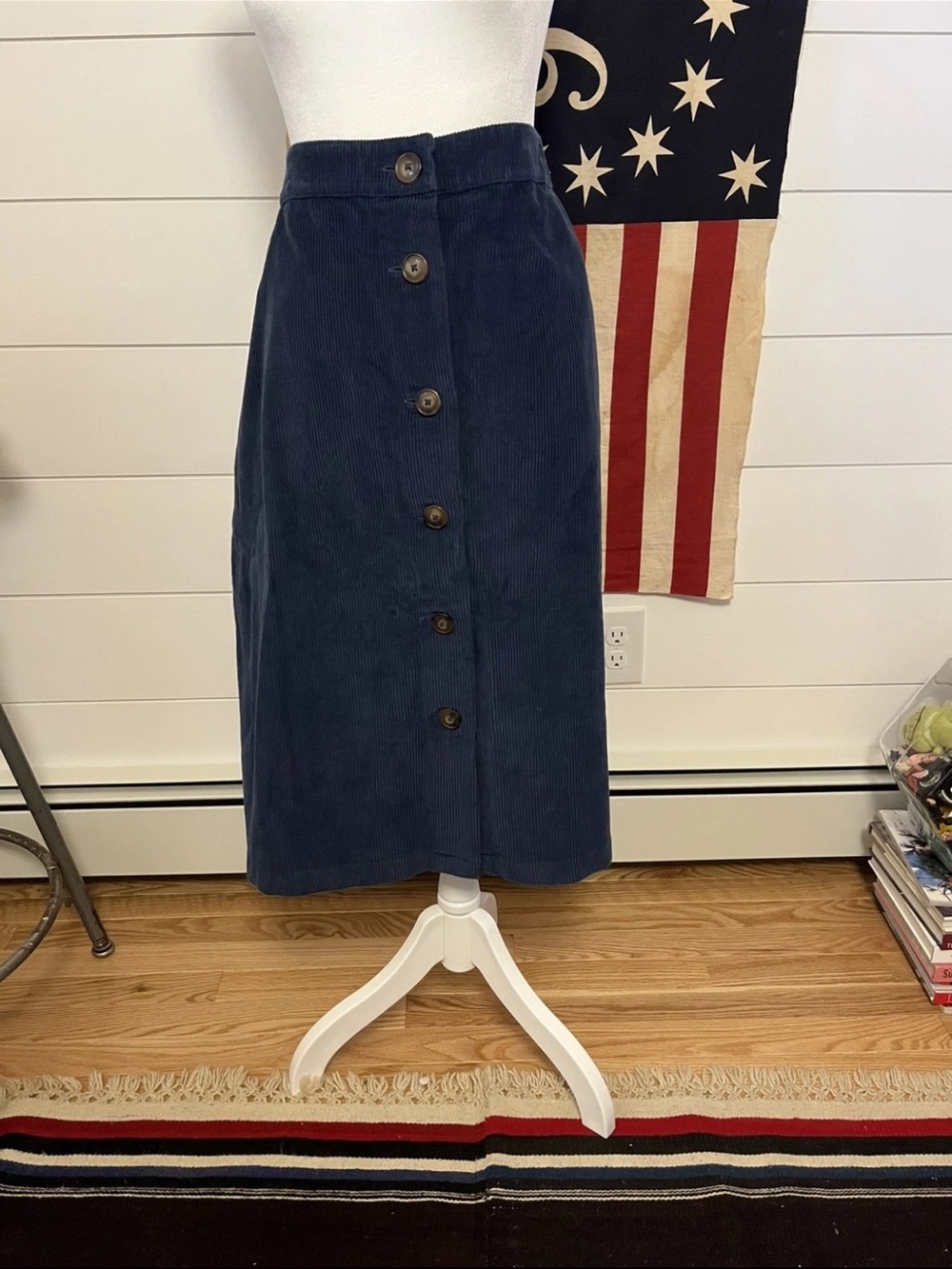 The Vermont Country Store 1X Blue Corduroy Skirt Buttons Pockets Modest Pull On - Picture 2 of 6